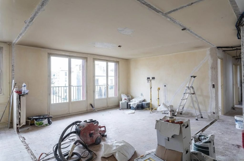 Pendant les travaux : séjour en cours de rénovation